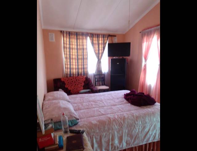 4 BEDROOM HOUSE FOR SALE IN NEWLANDS EAST